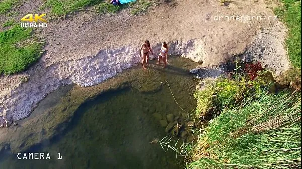 Prikaži Naked girls - Voyeurs drone porn from Czech moje posnetke