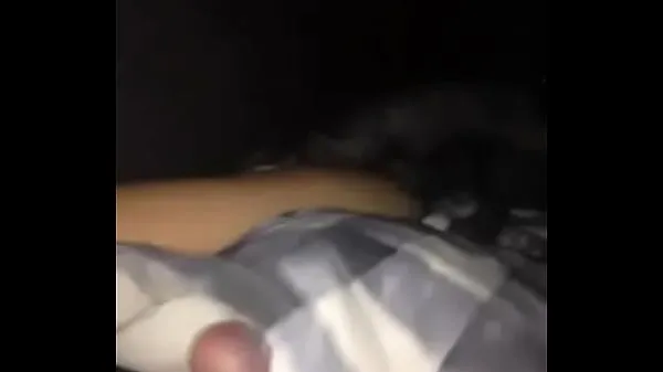 Hiển thị FUCKING A PILLOW... HARD Clip của tôi