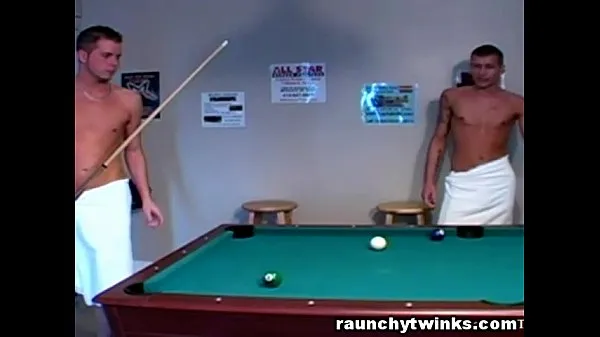 Hiển thị Hot Men In Towels Playing Pool Then Something Happens Clip của tôi