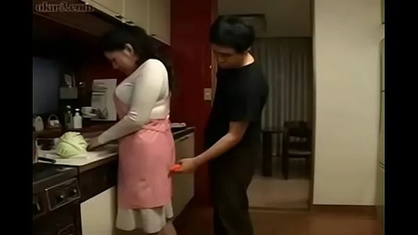 Japanese Step Mom and Son in Kitchen FunKliplerimi göster
