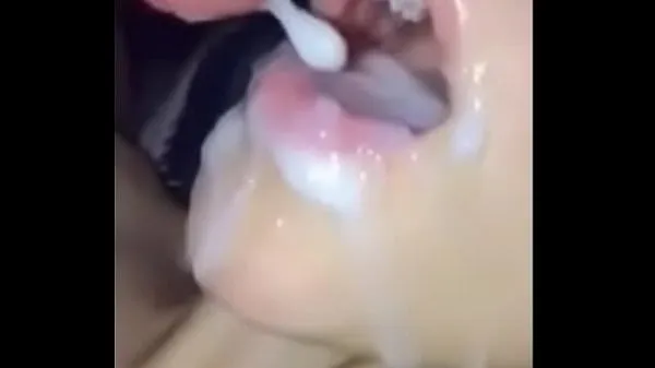 Prikaži Cumshots in Novinha naughty (slow motion moje posnetke