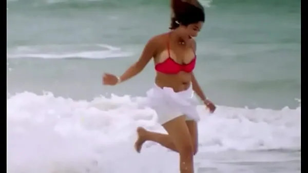 Kiran rathod bouncing boob slip from bikini내 클립 표시