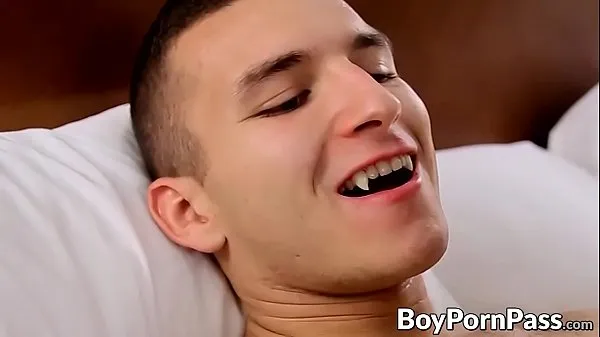 Twink hungert nach riesigen Vampirschwänzenmeine Clips anzeigen