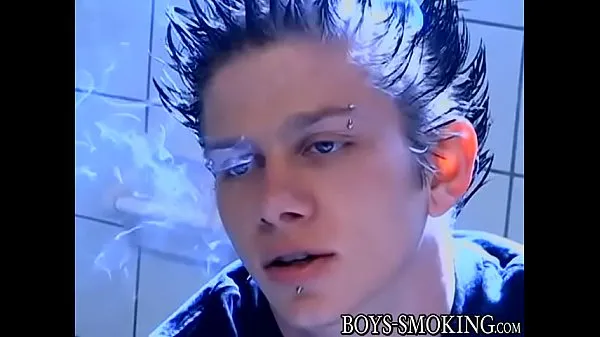 Zobraziť Smoking homo jizzes in bathroom moje klipy