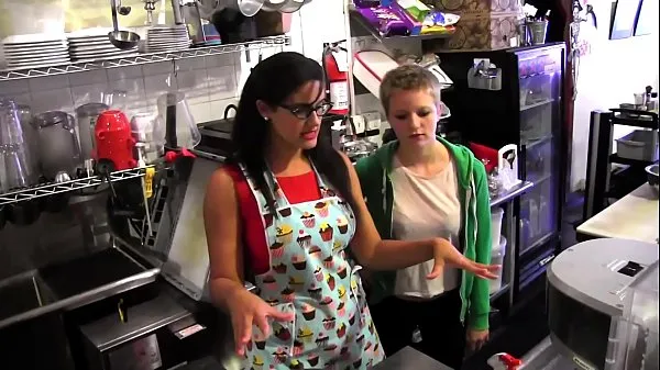 Young blonde Alani Pi has job interview as barista at Penny Barber's quick-service coffee shop Saját klipek megjelenítése