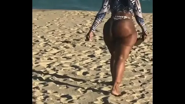 Pokaż Cherokee D Ass wobbling around on the beachmoje klipy