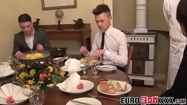 Twink waiter sucks and rides dick after the dinner serviceKliplerimi göster