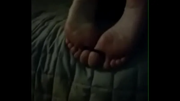 Afficher Les pieds de ma femme fouettésmes clips