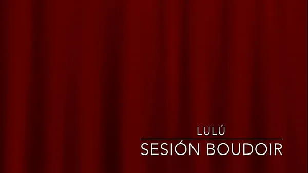 Show Lulu presents her first film to XVIDEOS. Helped by the expertise of Lente Boudoir, She could feel more and nore relaxed so the last photos became really hot. Enjoy it my Clips