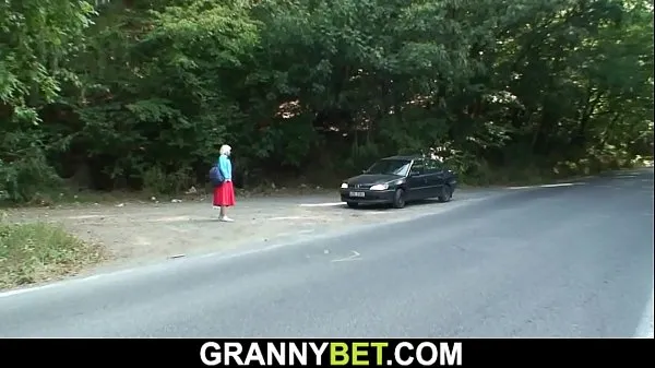 Zobraziť Picked up old granny gets her hairy cunt fucked moje klipy