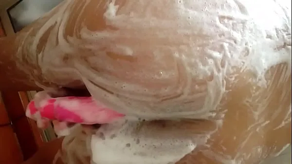 Gay sticks dildo in the shower내 클립 표시