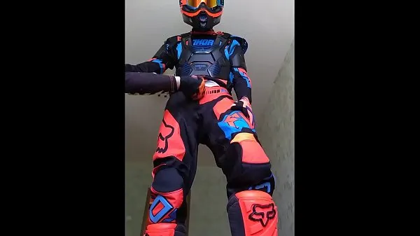 Zobrazit MOTOCROSS GEAR MASTURBATION moje klipy