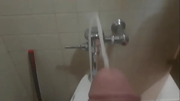 Vis Supersensitive flaccid cock makes a huge mess in a park toilet mine klipp