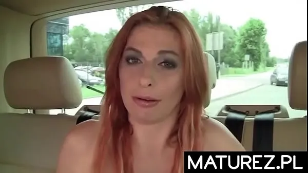 Polish Milf - Sex in einem Auto mit einer rothaarigen Muttermeine Clips anzeigen