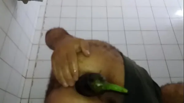 Näytä Anal dilated by using huge eggplant black toy leikkeet