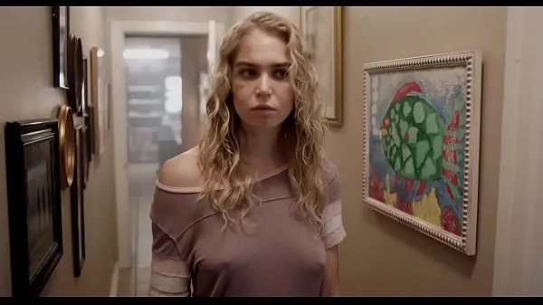 Afficher Penelope Mitchell avec Nicolas Cage dans "Between Worldsmes clips