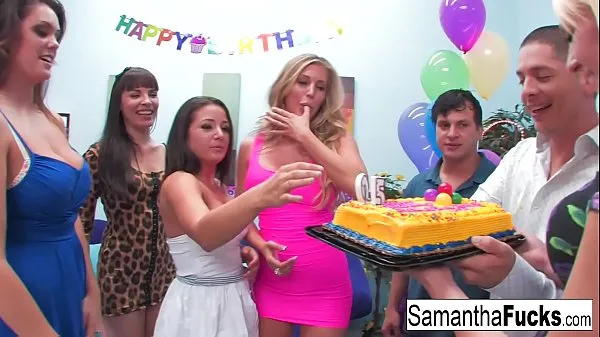 Näytä Samantha celebrates her birthday with a wild crazy orgy leikkeet