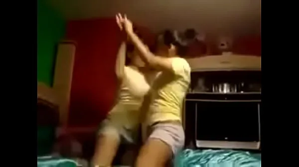 Tampilkan Hermanas besándose Klip saya