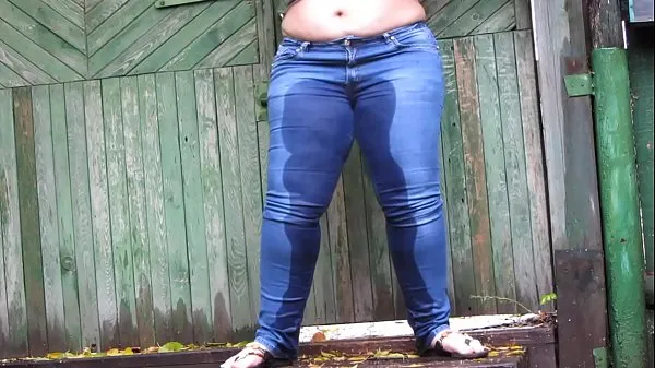 Afficher Douches dorées et pétantes en plein air public. Compilation amateur fétiche de BBW chic avec gros butin et chatte poiluemes clips