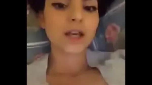 Tunjukkan hot periscope girl flashing tits Klip saya