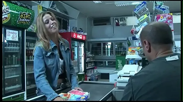 Tampilkan In the supermarket she fucks the cashier Klip saya