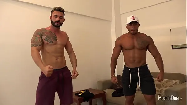 Show Two hunks muscle worship my Clips