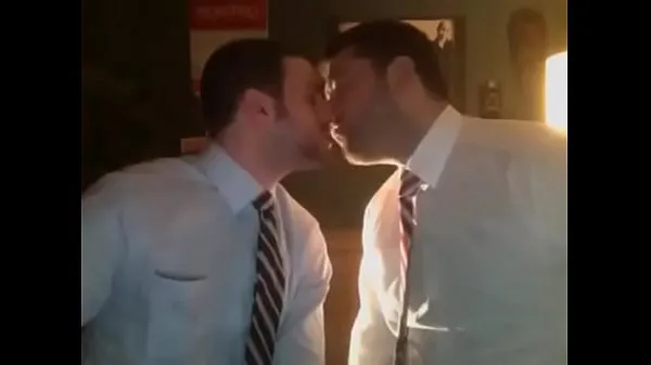 عرض Sexy Guys Kissing Each Other While Smoking مقاطعي