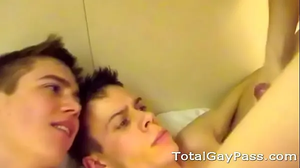 Zobraziť Three breeding teen boys moje klipy