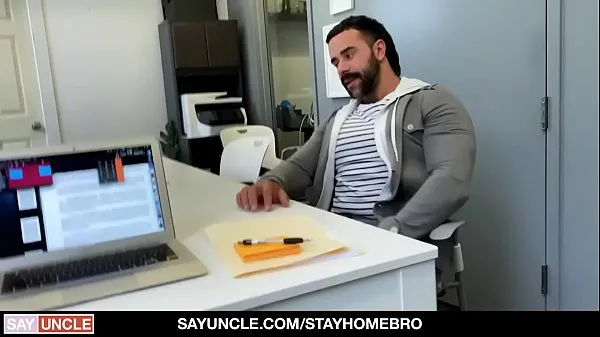 عرض Teddy Bryce & Manuel Skye Fuck Around In The Office - StayHomeBro مقاطعي