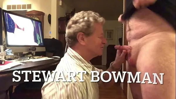 Another man comes to Stewart Neal Bowman's home to get his cock sucked to orgasm as many thousands of men have here beforeKliplerimi göster