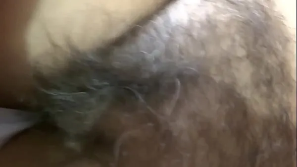 Mostrar Mi esposa de 58 años de edad, latina, peluda, se despierta muy excitada y se masturba, orgasmos, quiere follar, quiere una corrida en su coño peludo - ARDIENTES69 mis clips