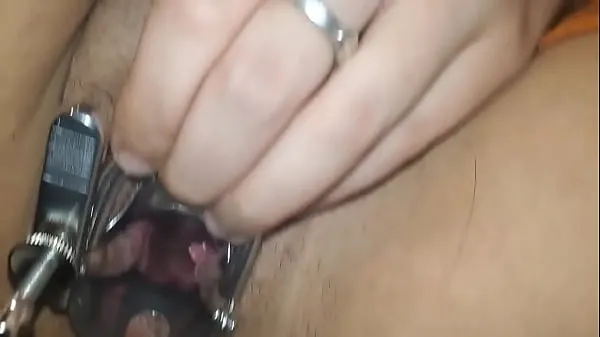 展示我的剪辑Speculum in pussy close up