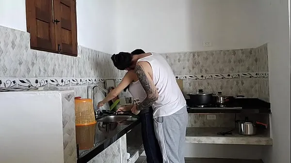 Mostrar ME FOLLE A MI MUJER MIENTRAS ARREGLABA LA COCINA mis clips