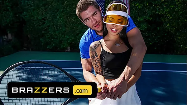 Zobrazit Xander Corvus) Massages (Gina Valentinas) Foot To Ease Her Pain They End Up Fucking - Brazzers moje klipy