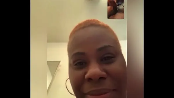 Afficher Quand elle est excitée alors elle m'a appelé sur FaceTime pour me montrer de l'actionmes clips