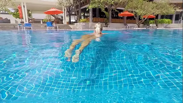 Mostrar Recogido en la piscina, me invitó a su apartamento mis clips