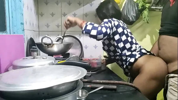 The maid who came from the village did not have any leaves, so the owner took advantage of that and fucked the maid (Hindi Clear Audio내 클립 표시