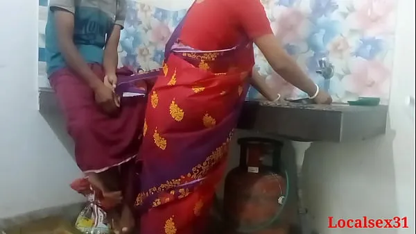 Afficher Desi Bengali desi Village Indian Bhabi Kitchen Sex In Red Saree (Vidéo officielle de Localsex31mes clips