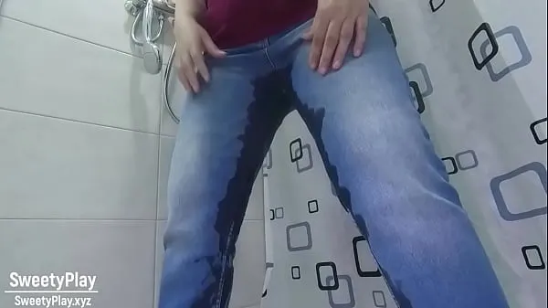 Zobrazit Peeing desperation wetting jeans moje klipy