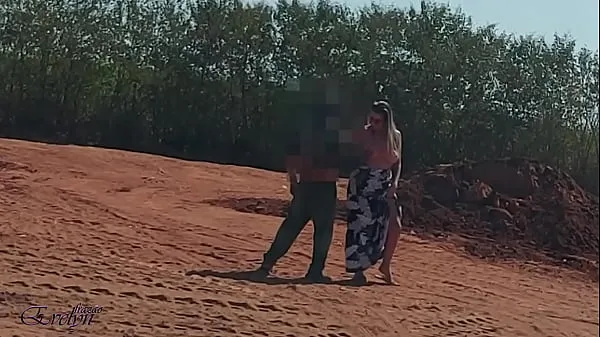 Afficher MOI FAISANT LA FILLE PERDUE AU MILIEU DES BOIS AVEC DES GENS A L'INTERIEUR DU SP FUDERING A 2 DANS LE MATO ET DANS LE TRACTEUR VOIR COMPLET SUR X.REDmes clips