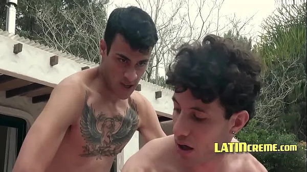 عرض Hot Latin Twinks By The Pool مقاطعي