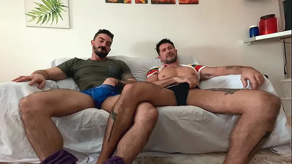 Mostrar Mi hermanastro se calienta con mi polla viendo porno - No puedo dejar de pensar en la polla de mi hermanastro - hermanastros follan a pelo cuando los padres no están - Hermanastro me pilló viendo porno gay - Con Alex Barcelona y Nico Bello mis clips