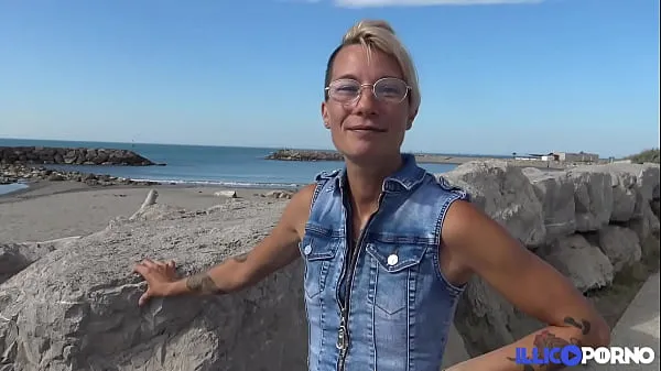 Sexy milf Cheyenne loves outdoor anal sex Saját klipek megjelenítése