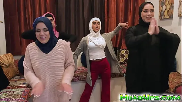 The wildest Arab bachelorette party ever recorded on filmKliplerimi göster