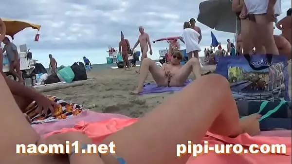 Tampilkan girl masturbate on beach Klip saya