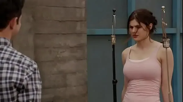 Mostrar Alexandra Daddario - Garota Nova meus clipes