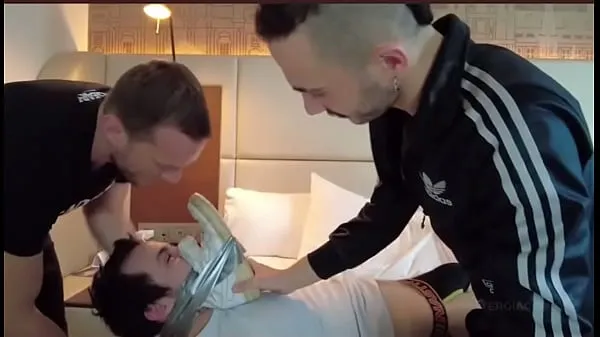 Näytä MASTER GIACON AND DARK HERMES USE BRETT TYLER AS A SLAVE AND SHAVE HIS HAIR leikkeet