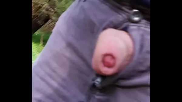 Laat Exposing My Small Penis in Public Woodlands mijn clips zien