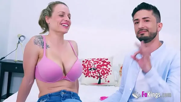 This busty mommy has LET LOOSE! Lara Cruz wants to try young rookiesKliplerimi göster