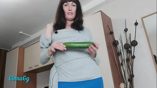 Show my creamy cunt started leaking from the cucumber. fisting and squirting my Clips